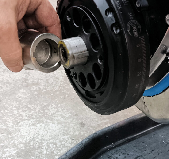 CRANKSHAFT TURNING ADAPTOR